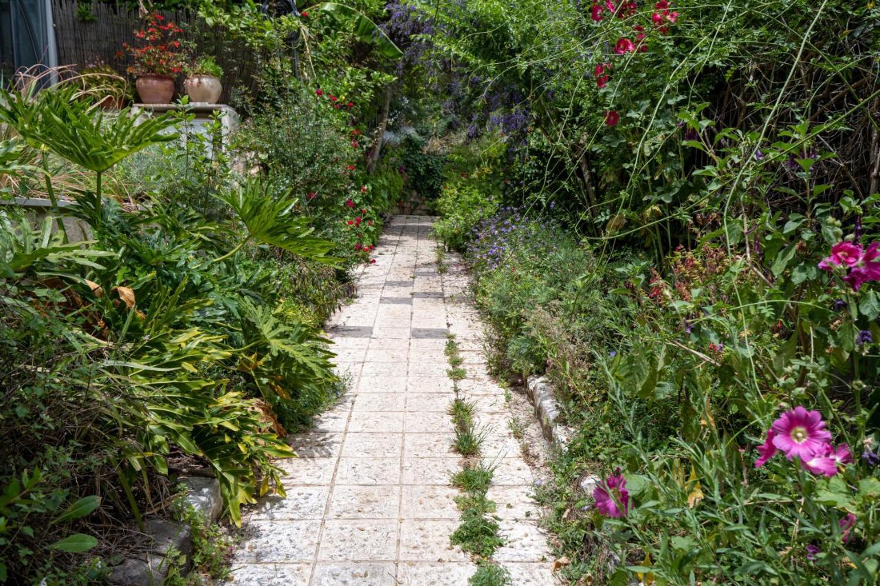 הבית בסמטת תל אביב Villa Rosh Pinna Esterno foto